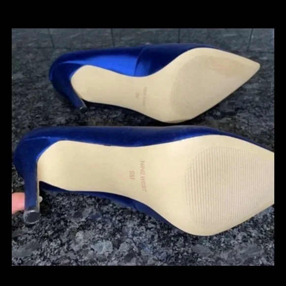 Nine West pointy toe Blue Satin sexy pumps heels with crystal applicae Size 9M - Picture 7 of 10